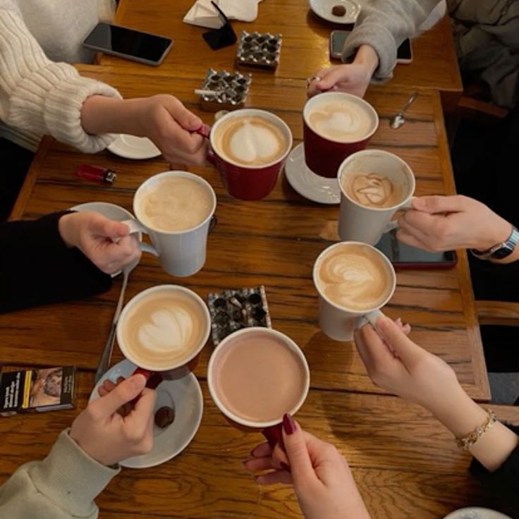 Inicio coffee date with my girls🎀⭐️